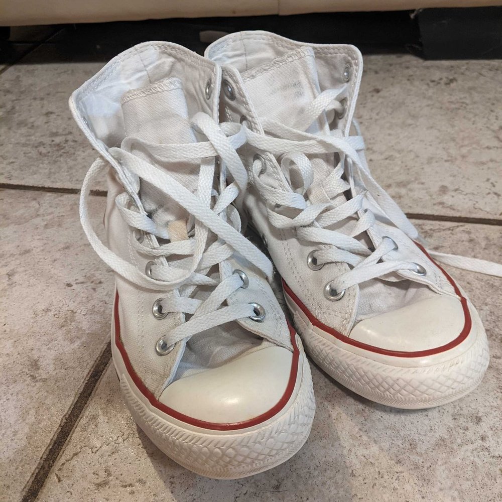 White Converse All-Stars high tops (Size 7)